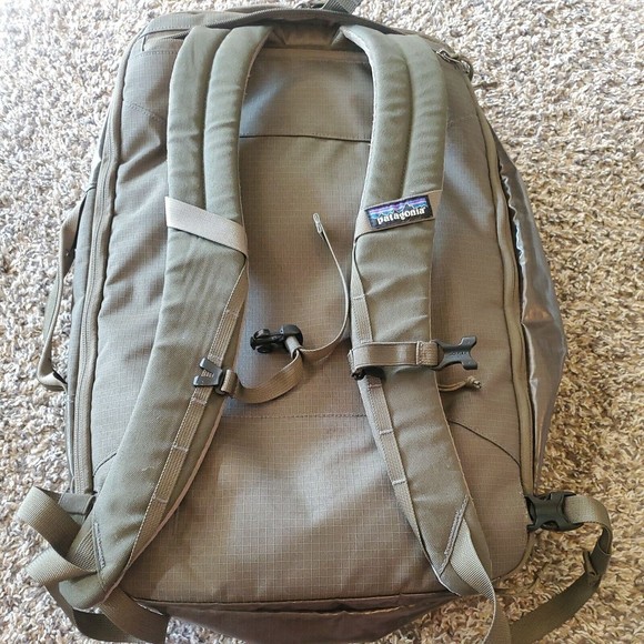 Patagonia Green Backpack Durable Water-Resistant Design - Picture 2 of 16